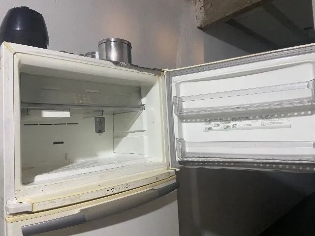 Vendo geladeira com defeito - Foto 4
