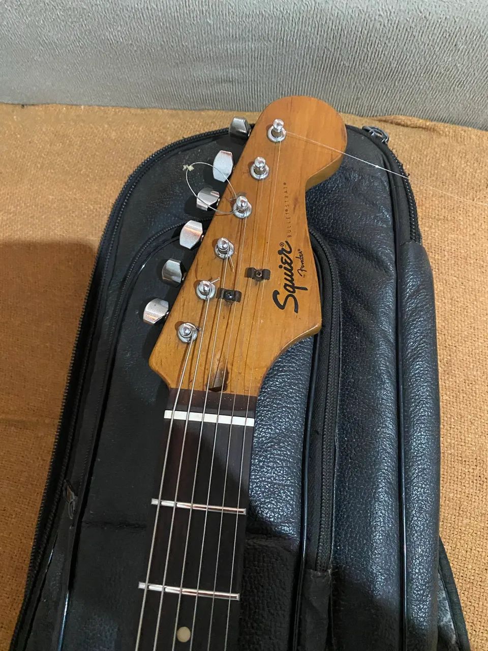 Guitarra Squier bullet  - Foto 3