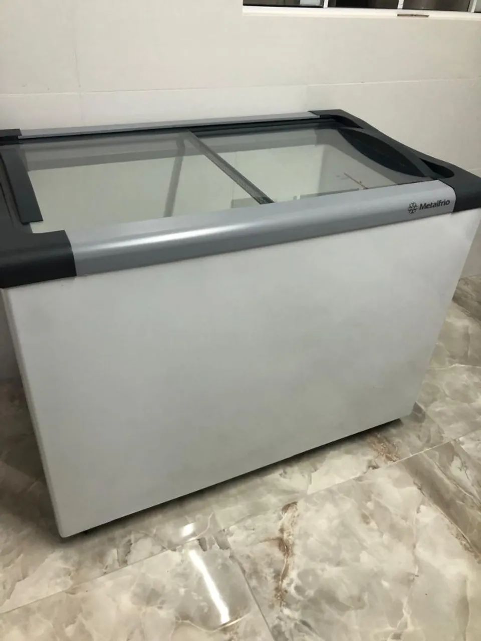 Vendo freezer novo