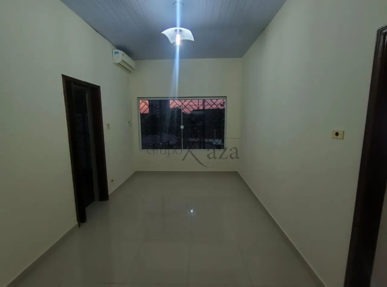 Casa com Edícula - Centro - Jacareí - 3 Dormitórios - 368m². - Foto 2