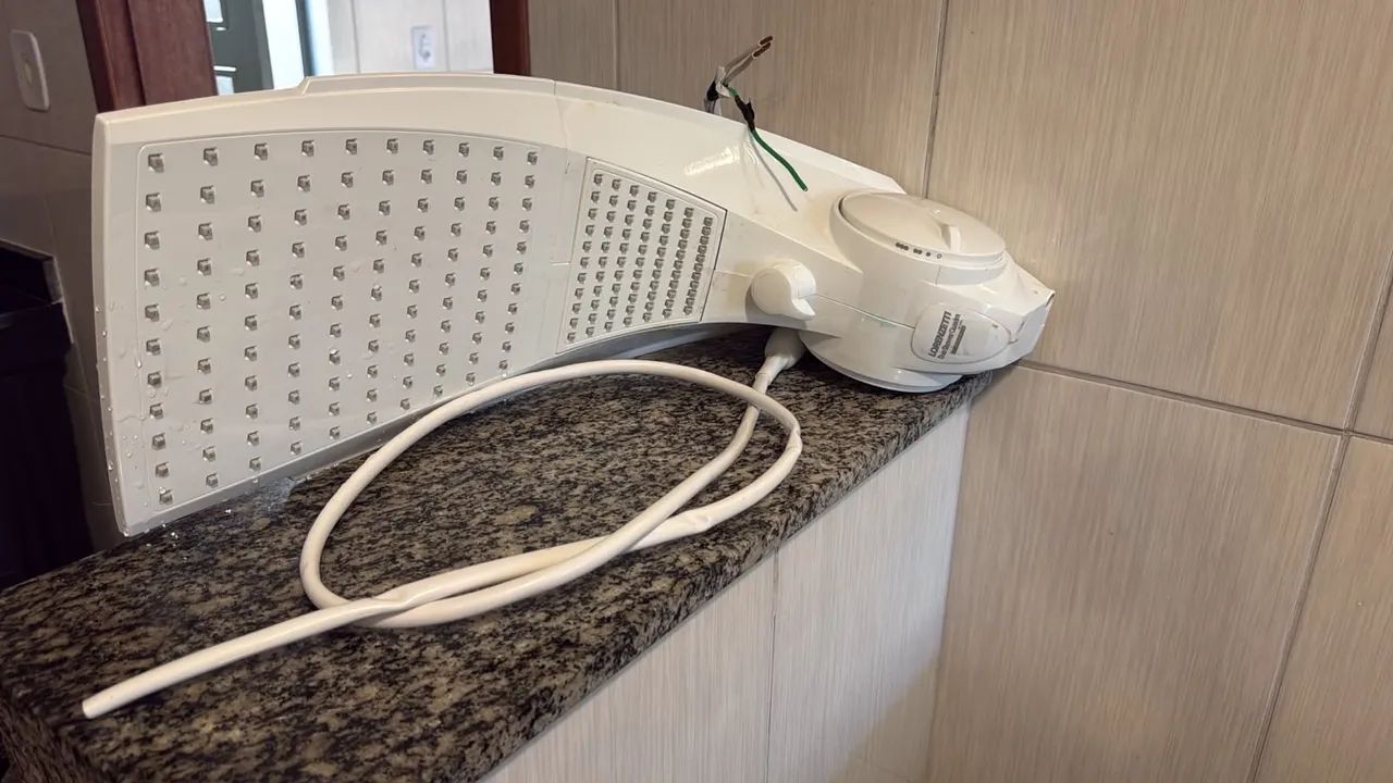 Chuveiro Duo Shower Quadra Multitemperatura Turbo 7500w cor Branca Potência 7500 W  - Foto 3