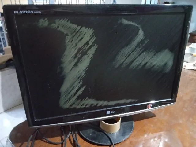 Monitor LG 24 polegadas com defeito