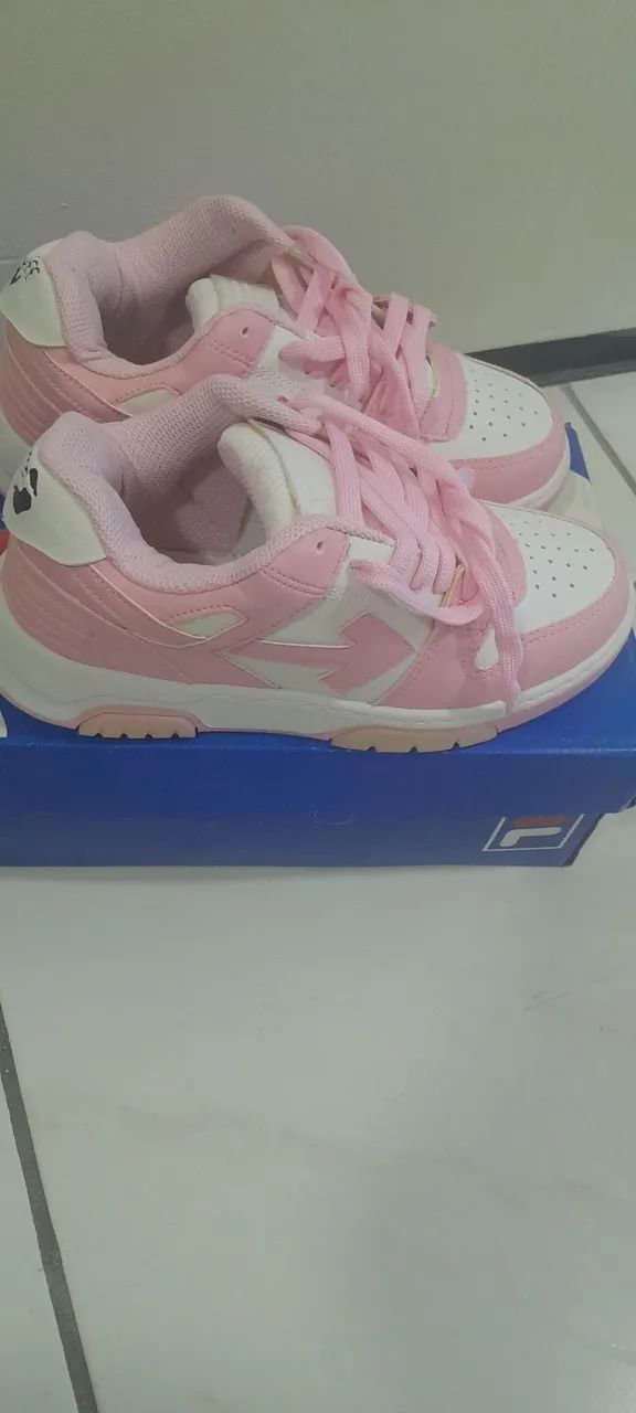 Vendo  2 pares de  tênis 