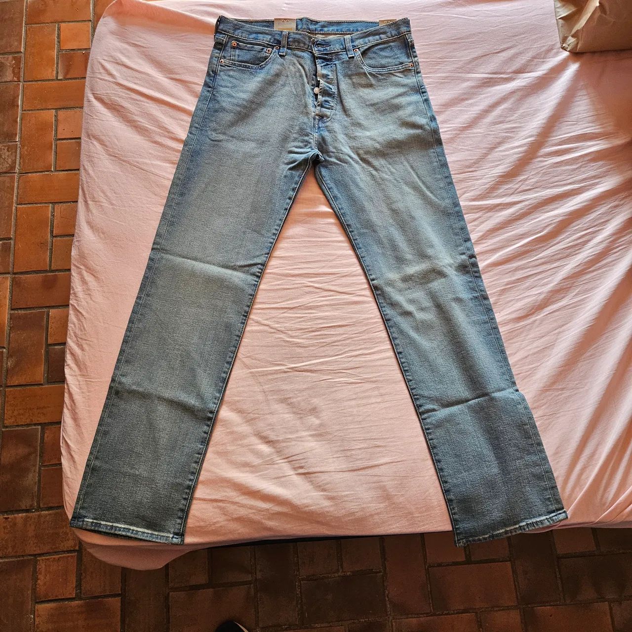 2 calças levis novas com preço e etiqueta - Foto 2