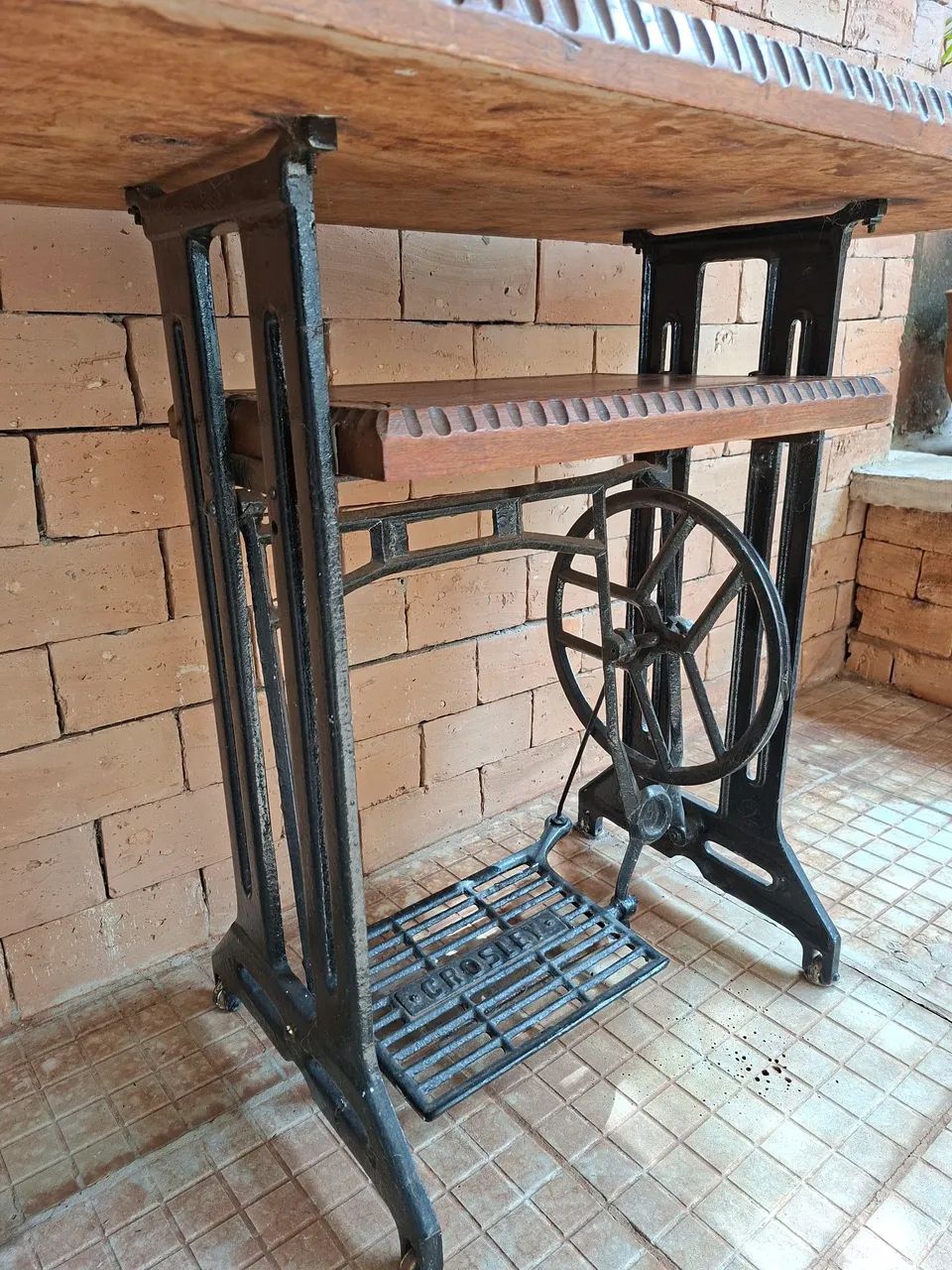 Mesa pé de máquina 