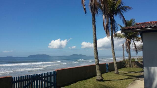Casa em Itapoá de frente para o mar