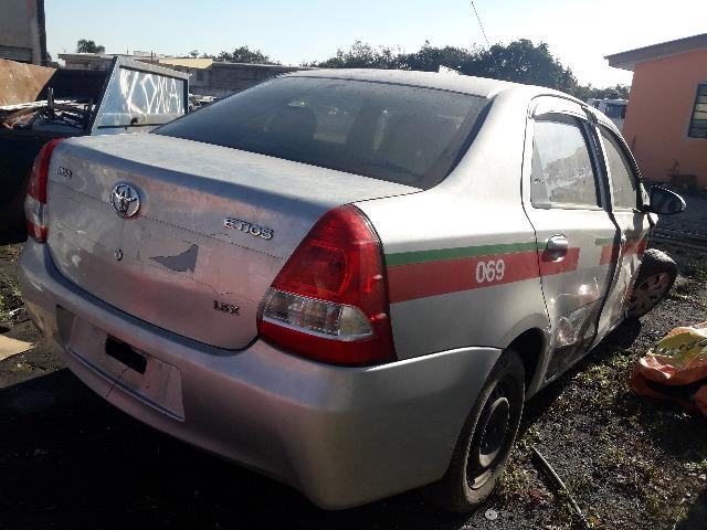 Sucata Etios 1.5 Sedan 2015 para retirada de peças - Foto 3