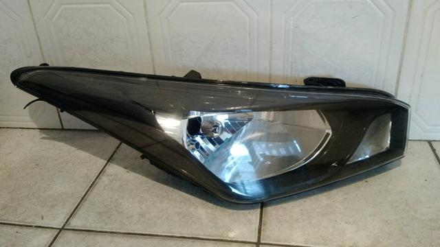 Farol direito Hyundai HB20 fumê