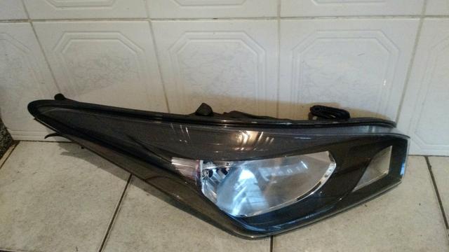 Farol direito Hyundai HB20 fumê - Foto 2