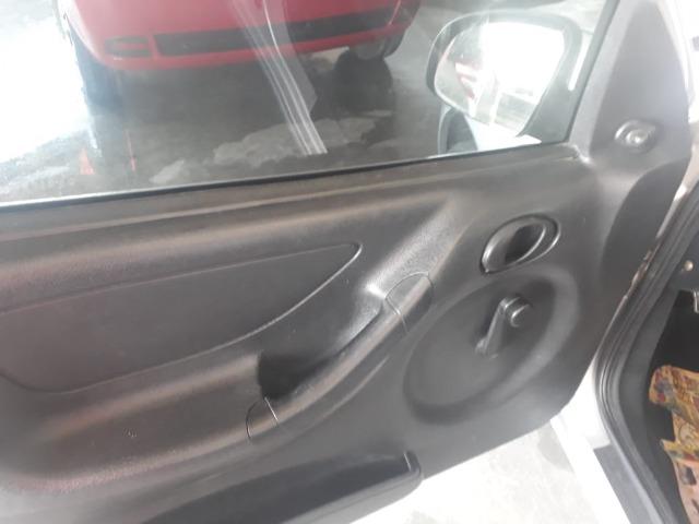 Celta 4 portas aceito troca por moto e carro de menor valor - Foto 4