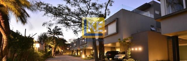 Casa à venda, 3 suítes (com opção para 4), 3 vagas cobertas, com lareira e churrasqueira