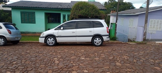 ZAFIRA ELEGANCE 2.0 AUTOMÁTICA PERFEITO ESTADO