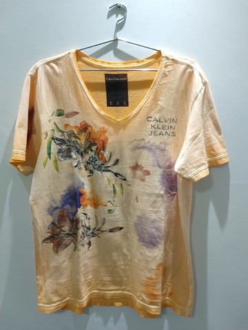 Camiseta Gola V Calvin Klein