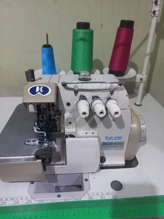 Máquina de Costura Overlock Industrial Bruce KAI-3000