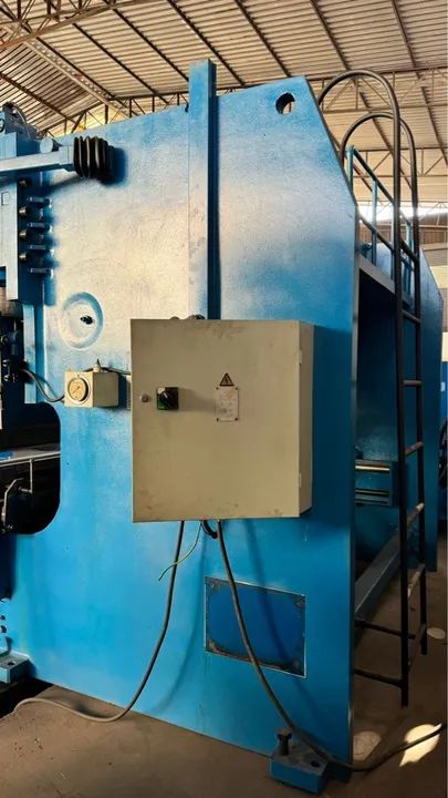 Dobradeira CN,  PERICLES MÁQUINAS, Capacidade 250 TON  - Foto 2