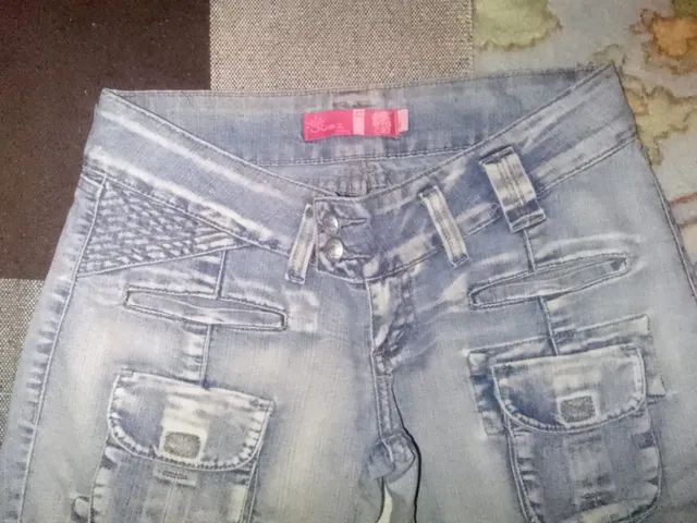 2 PEÇAS JEANS FEM. N°42. CALÇA E SHORT. USADO LER DESCRIÇÃO - Foto 2