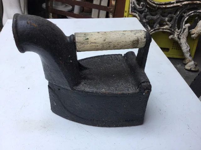 ferro de passar antigo.