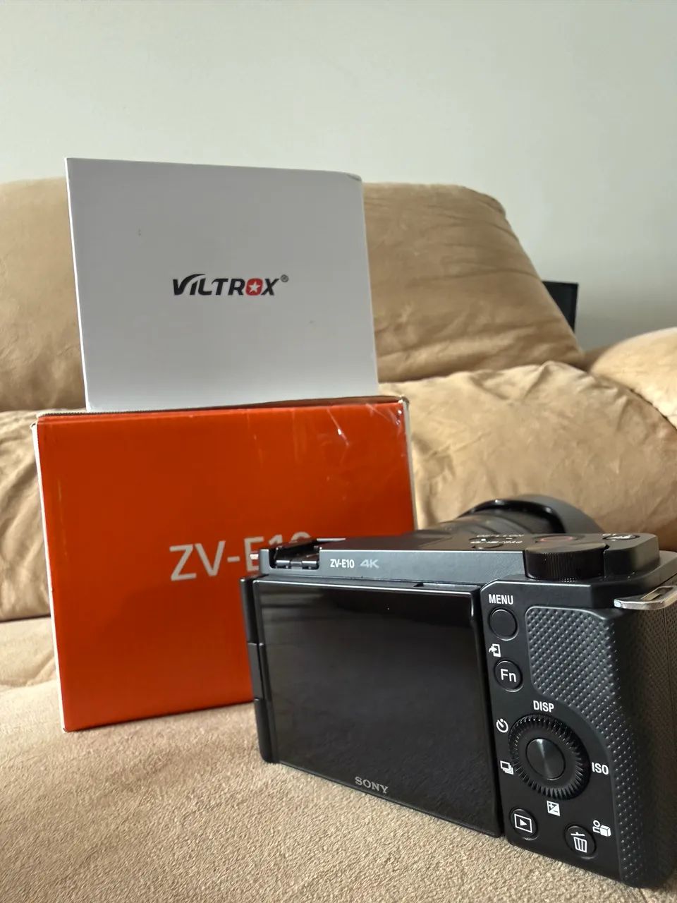 Sony ZV-E10 + Lente Viltrox 23mm - Apenas 2 semanas de uso (não