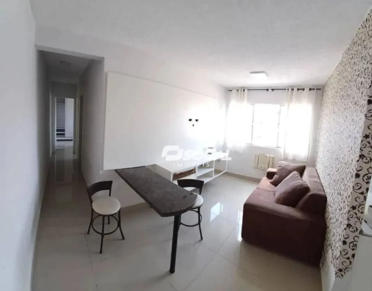 Excelente Apartamento Semi-Mobiliado com 2 Quartos em Condomínio Completo!