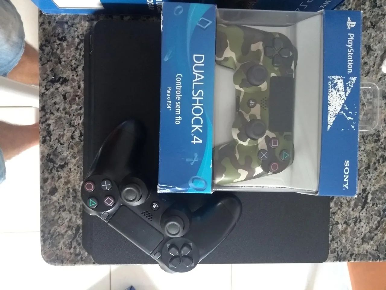 PS4 + controle camuflado + headset hyperx cloud stinger  todos itens na caixa e com manual - Foto 4