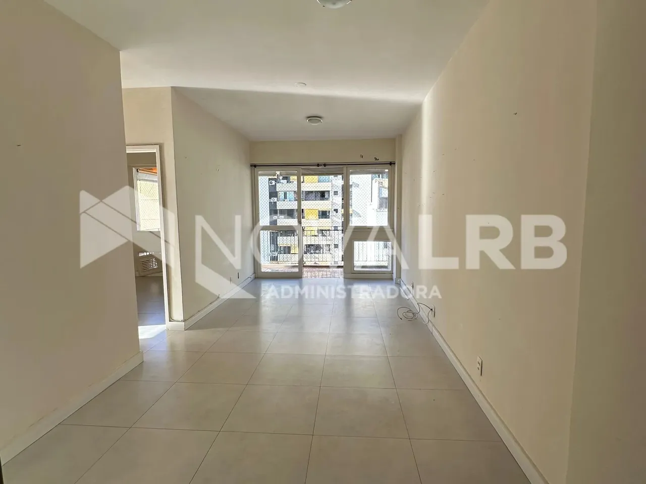 Apartamento para Locação e Venda em Copacabana 2 Quartos (1 Suíte) 2 Vagas