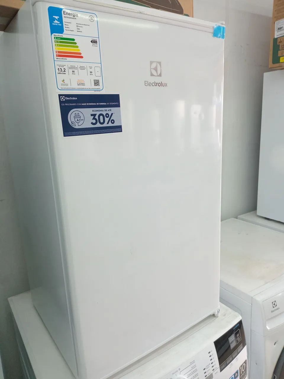 Frigobar Electrolux  Modelo EM90 