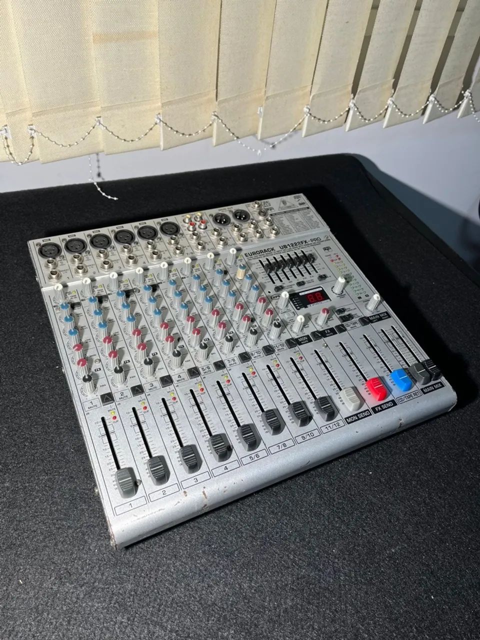 Mesa de Som Behringer Eurorack 1222FX-PRO - Ótimo Estado! - Foto 4