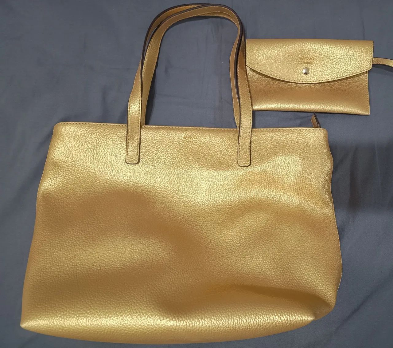 Bolsa Arezzo Dourada com Carteira. Nunca usada.