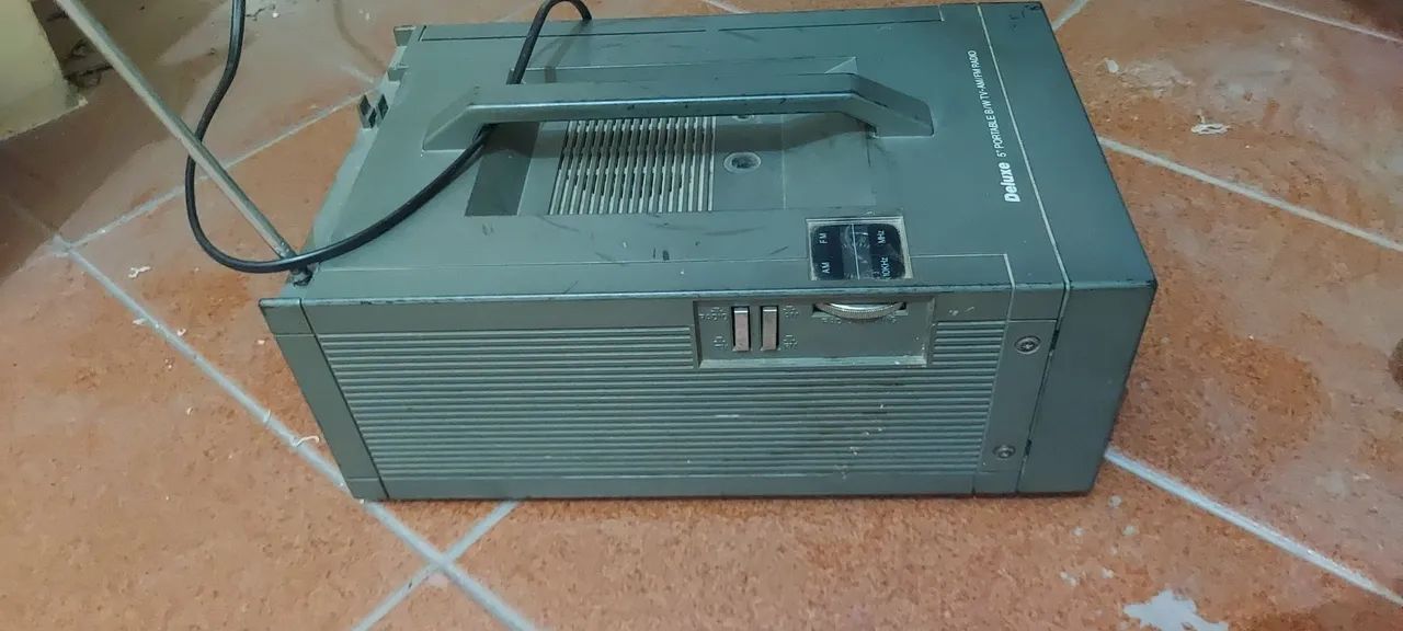 TV portátil antiga. - Foto 4