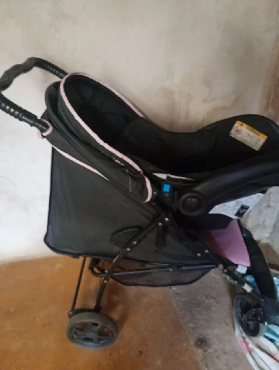 O carrinho está ótimo, vai com o bebê conforto