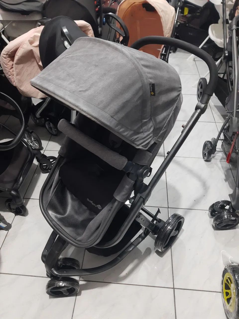Carrinho de Bebê safety  em estado de novo  maus bebê conforto  e base veicular  - Foto 3
