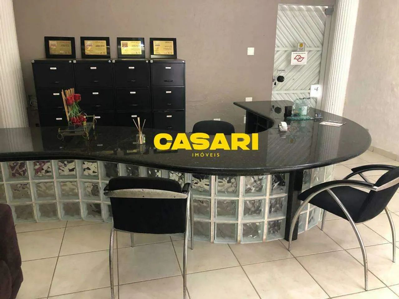 Sobrado Comercial à Venda com 10 Salas e 220m² entre Vergueiro e Kennedy  São Bernardo do  - Foto 2