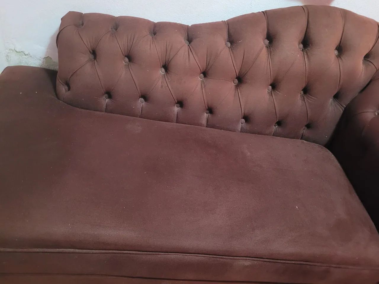 Sofá recamier veludo na cor bordo - Foto 2