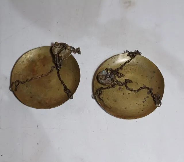 Par de pratos de balança em metal amarelo  - Foto 3