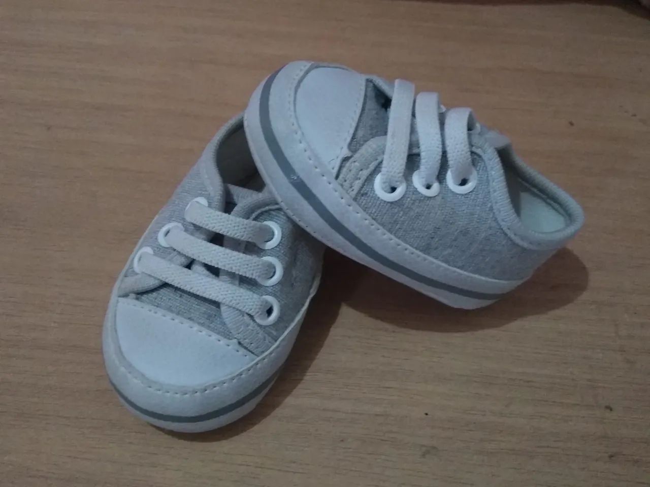 Sapatinhos de Bebê - Brancos - Tamanho Pequeno - Foto 3