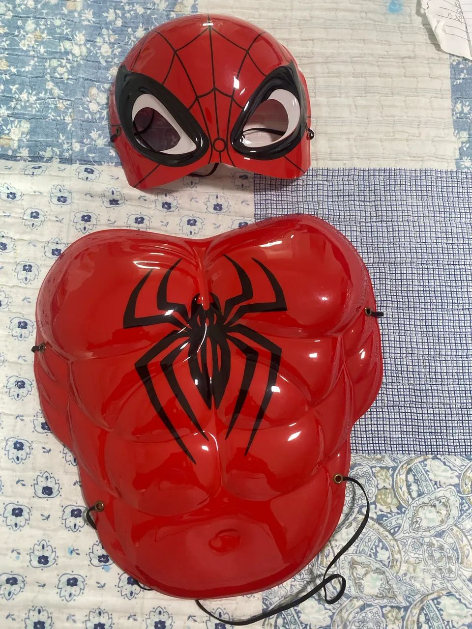 Máscara e peitoral homem aranha , produto bom para o carnaval 