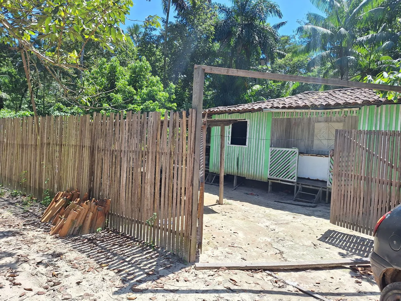 Sitio com olho d agua casa madeira com poço e luz