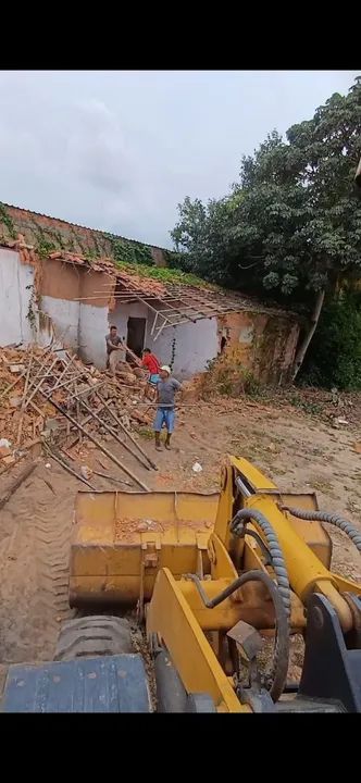 Fazemos limpeza de terreno e demoliçao de casa etc, venda de areia, brita e entulho - Foto 5