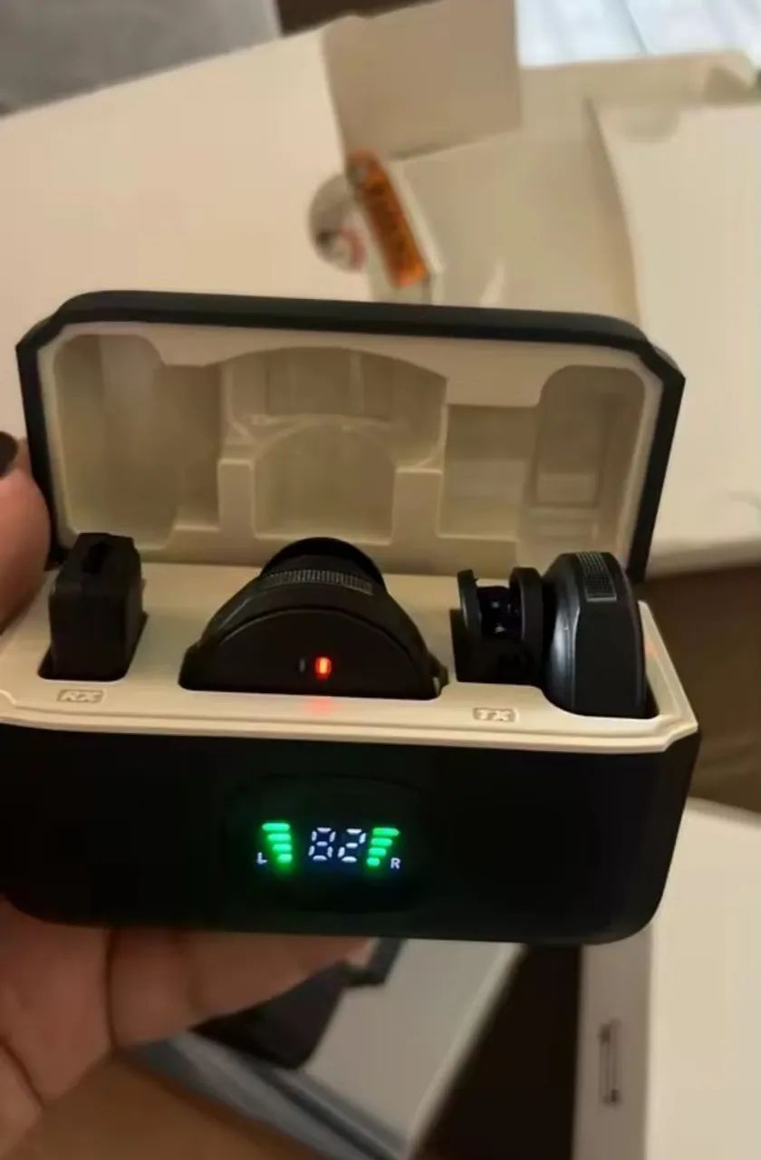 Q8 Wireless Lapel Microphone Kit (2 pcs) with Charging Case64617708550401121