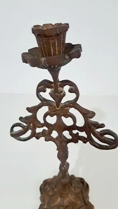 Castiçal super antigo em bronze maciço uma vela no estado - Foto 4