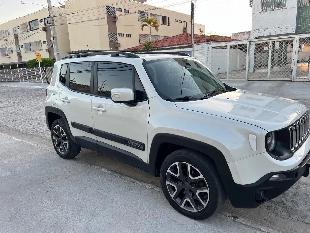 VENDO JEEP RENEGADE 4x4 DIESEL 2021 - Foto 2