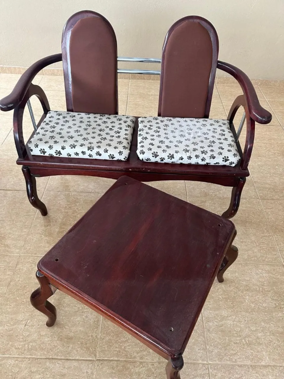 Cadeira dupla + mesa de centro