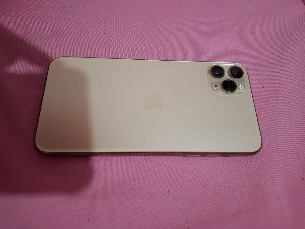 Vendo IPhone 11 Pro Max - 256GB - Dourado