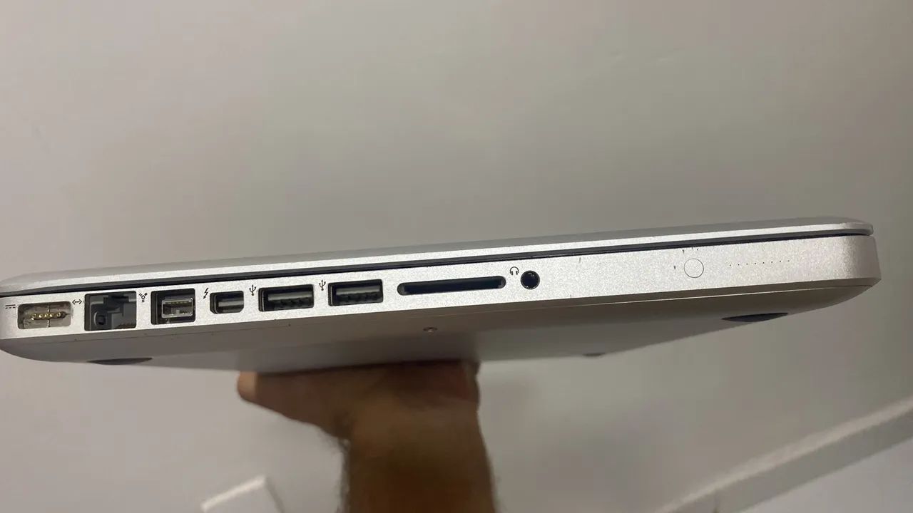 Apple MacBook Pro 13インチ シルバー Apple、13インチMacBook Proをアップデートして Magic Keyboardと2倍の