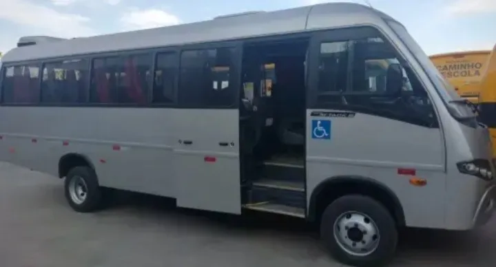 Vendo micro Ônibus V8 2016 (Disponível para parcelamento).