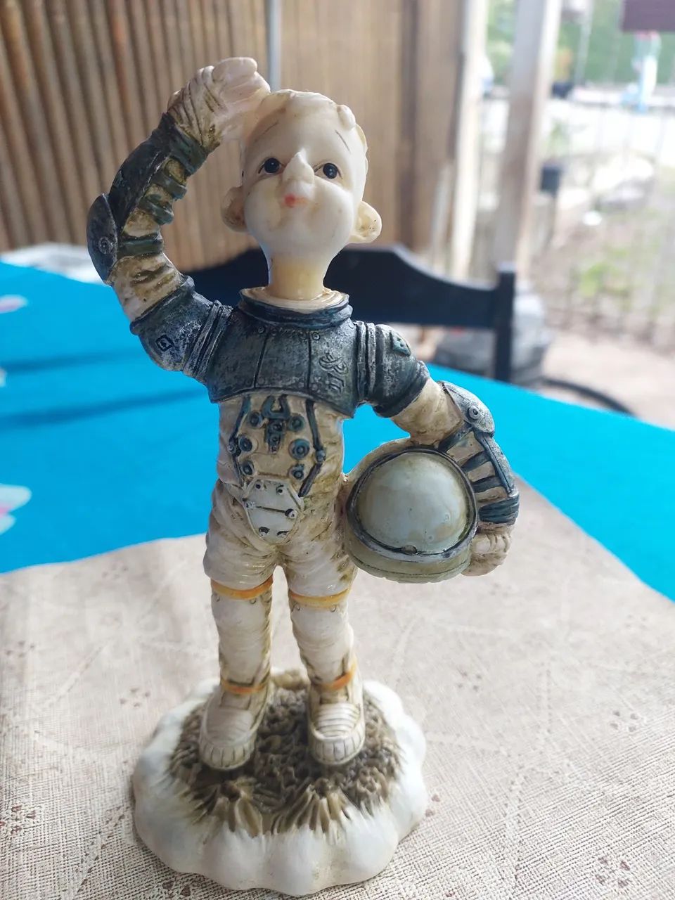 Estatua de resina antiga...
