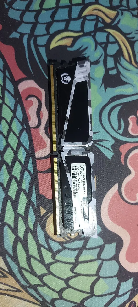 Memória RAM T-Force 8GB DDR4 3000MHz