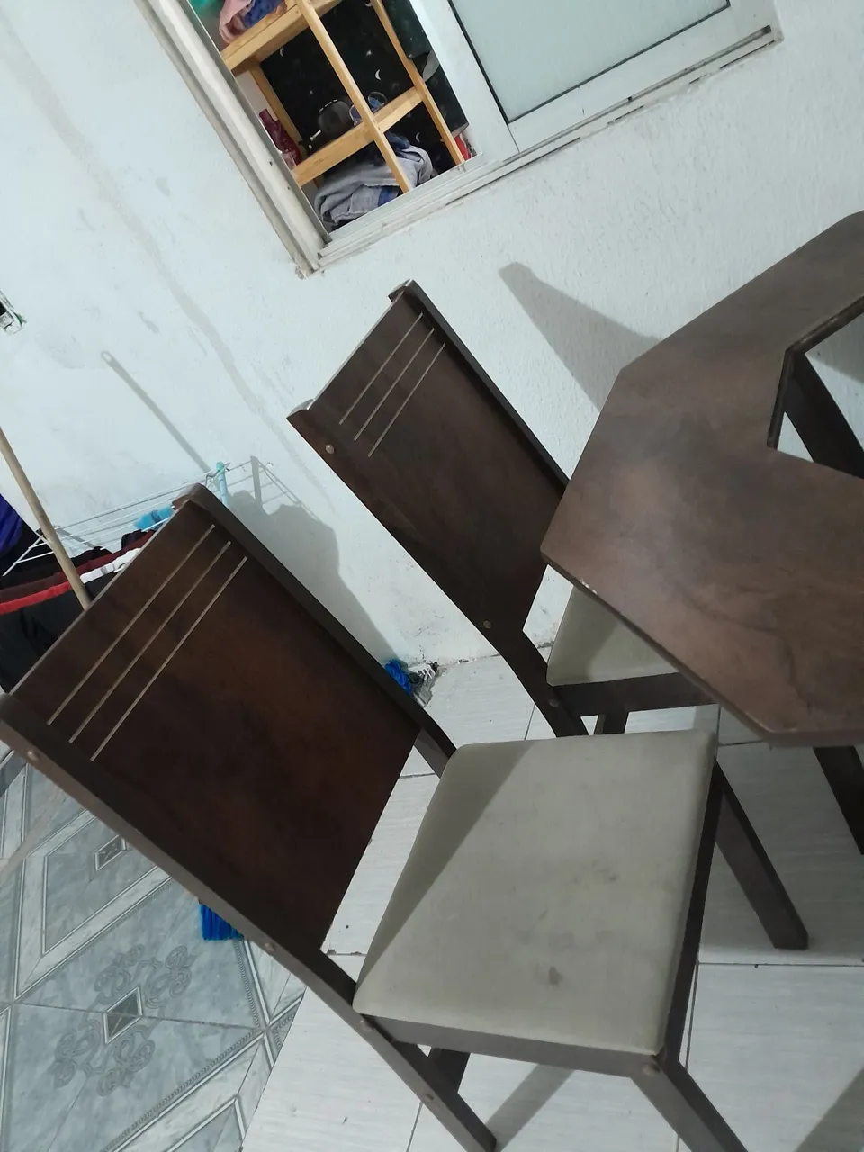 PREÇO NEGOCIÁVEL- Conjunto de Mesa e 4 Cadeiras - Madeira