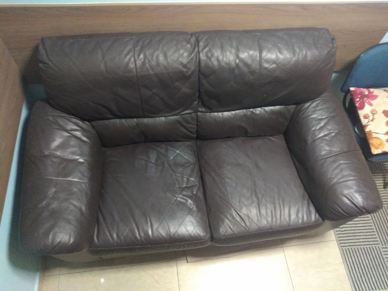 Sofá de Couro Marrom 2 Lugares