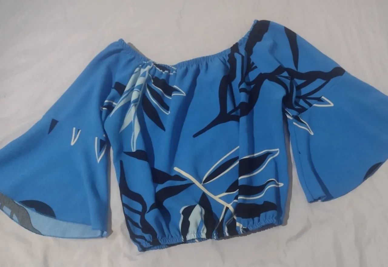 Cropped azul tomara que caia